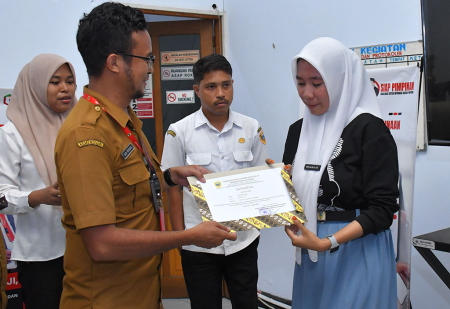PENYERAHAN SERTIFIKAT SISWA PKL 