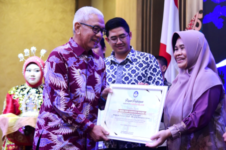 PENGHARGAAN BUNDA PAUD BOALEMO