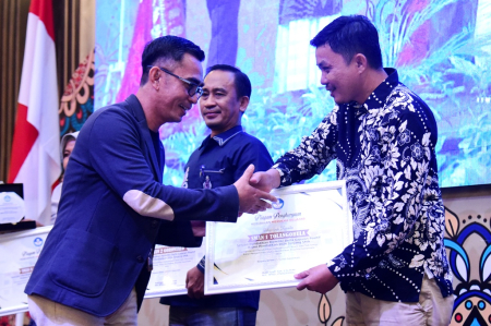 PENGHARGAAN RAPOR PENDIDIKAN