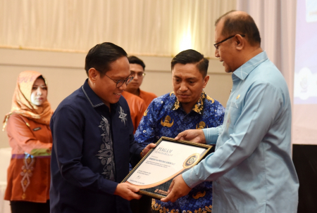 PENGHARGAAN UHC PEMPROV GORONTALO