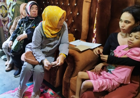 PENYALURAN BANSOS ke RUMAH WARGA