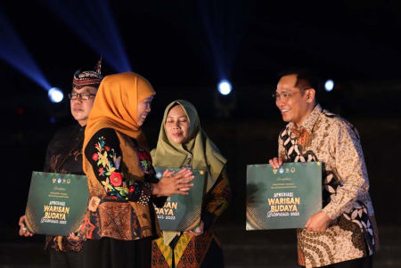 PENYERAHAN SERTIFIKAT WBTB