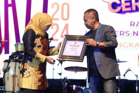 PENGHARGAAN DARI PWI JAWA TIMUR