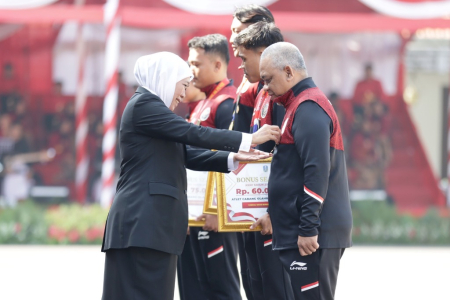 PIN EMAS PELATIH BERPRESTASI ASAL JATIM