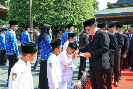 SANTUNAN UNTUK ANAK YATIM