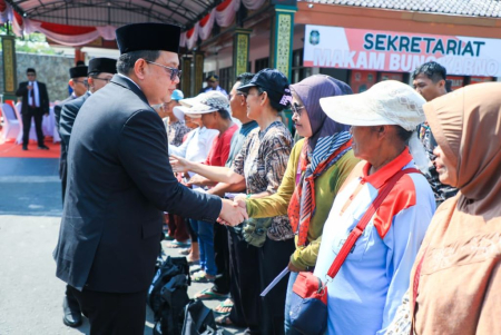  BANTUAN UNTUK WARGA