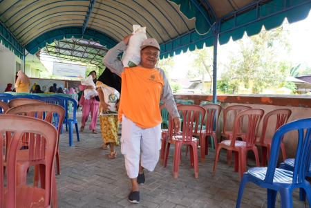 PENYALURAN BANTUAN BERAS KPM 