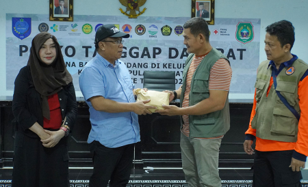 PEMBERIAN BANTUAN KORBAN BANJIR