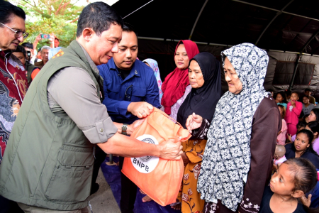 SERAHKAN BANTUAN LOGISTIK
