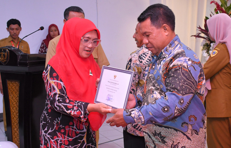 TENAGA KESEHATAN TELADAN 