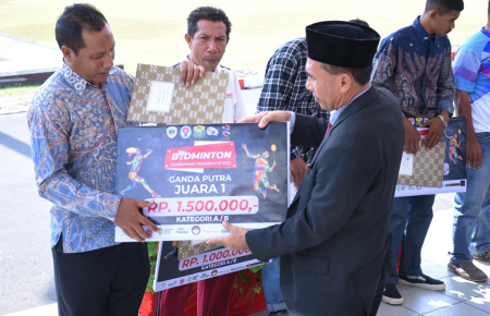 HADIAH JUARA LOMBA BADMINTON PEMUDA CUP 2023