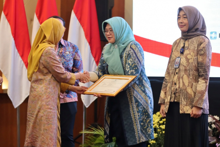 PRESTASI ISTIMEWA PERINGKAT PERTAMA