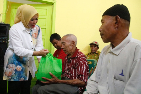 SERAHKAN BANTUAN PERMAKANAN