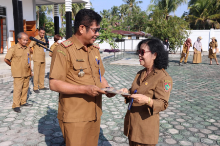 PENYERAHAN SK PURNA TUGAS