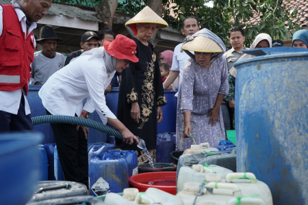 PENYALURAN BANTUAN AIR BERSIH
