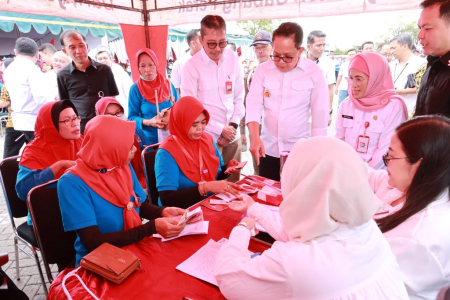 PENYERAHAN BLT BURUH PABRIK