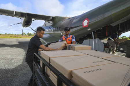 BANTUAN STARLINK UNTUK WARGA PULAU MIANGAS