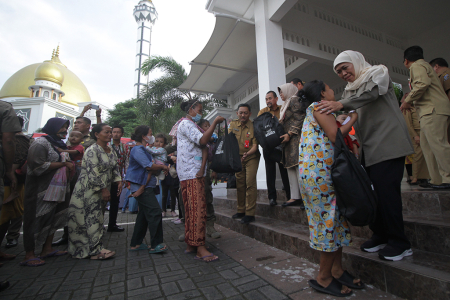 BANTUAN SEMBAKO DARI GUBERNUR JAWA TIMUR