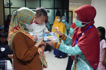 BERIKAN PAKET MAKANAN