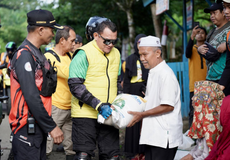BERIKAN BANTUAN BERAS