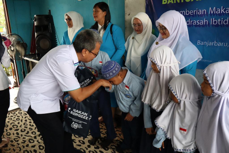BAGIKAN MAKANAN BERGIZI