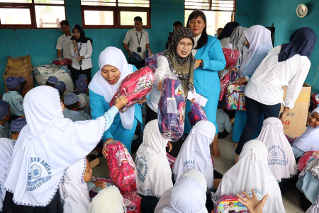 BAGIKAN TAS SEKOLAH