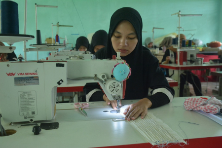 PELATIHAN MENJAHIT SAKU