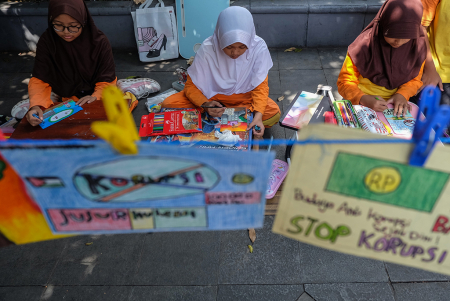 PENDIDIKAN KARAKTER ANTIKORUPSI