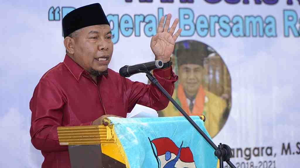 MENINGKATKAN KOMPETENSI DAN WAWASAN PARA GURU
