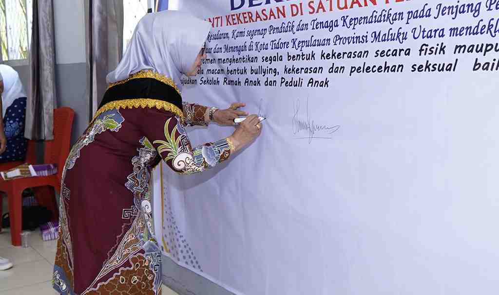 MENINGKATKAN WAWASAN PENGETAHUAN MENUJU GENERASI EMAS 2045