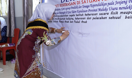 MENINGKATKAN WAWASAN PENGETAHUAN MENUJU GENERASI EMAS 2045