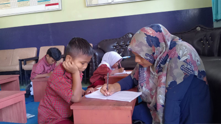 MENGAJAR   DI RUANG GURU
