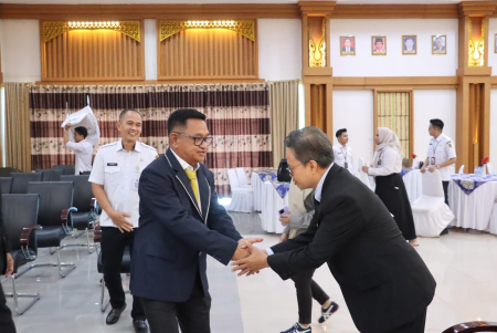 BERIKAN UCAPAN SELAMAT