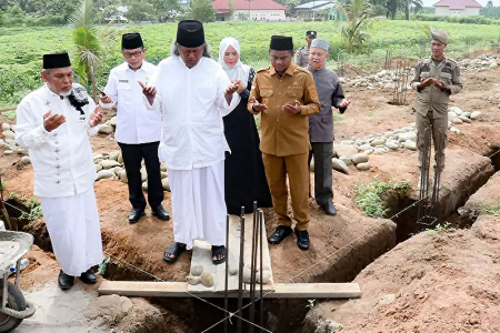 PELETAKAN BATU PERTAMA GEDUNG PONDOK PESANTREN