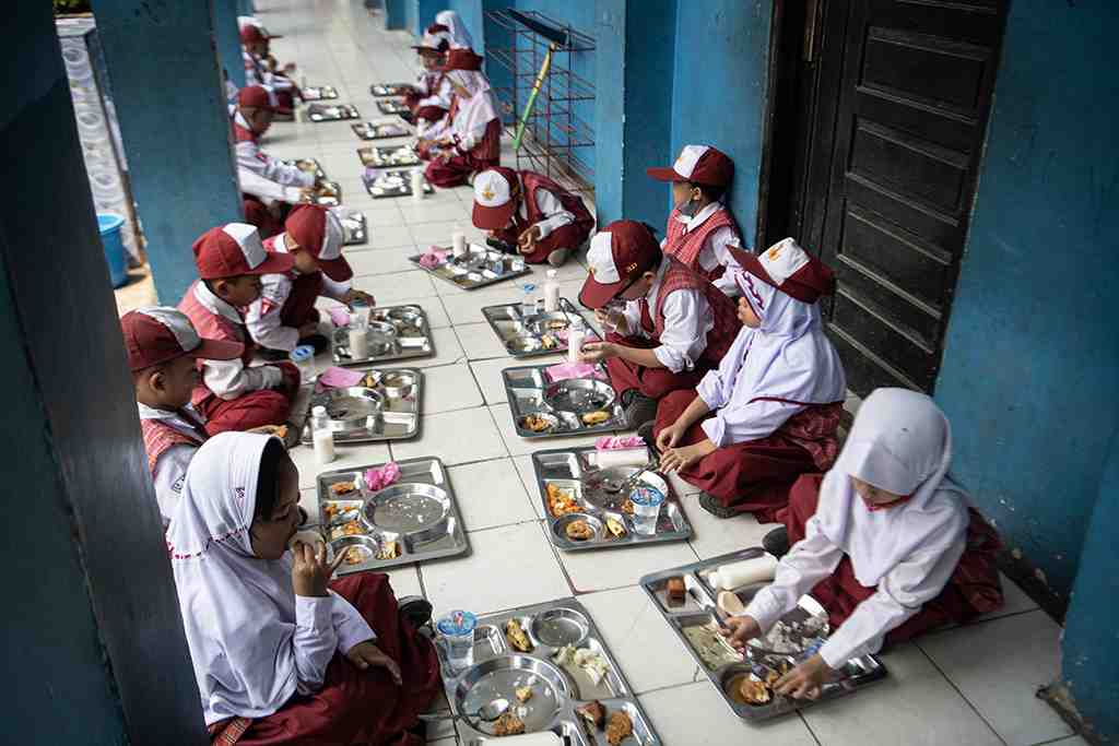 DAPUR LAPANGAN TNI MASUK SEKOLAH