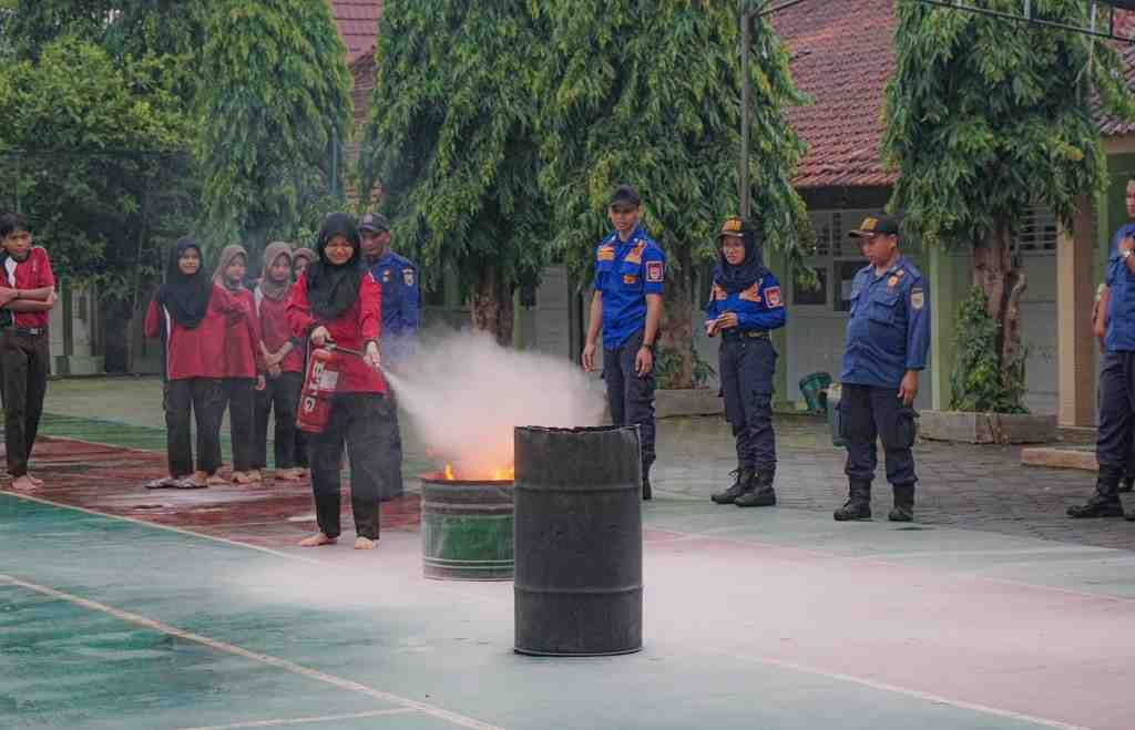 PRAKTIK PENANGANAN KEBAKARAN
