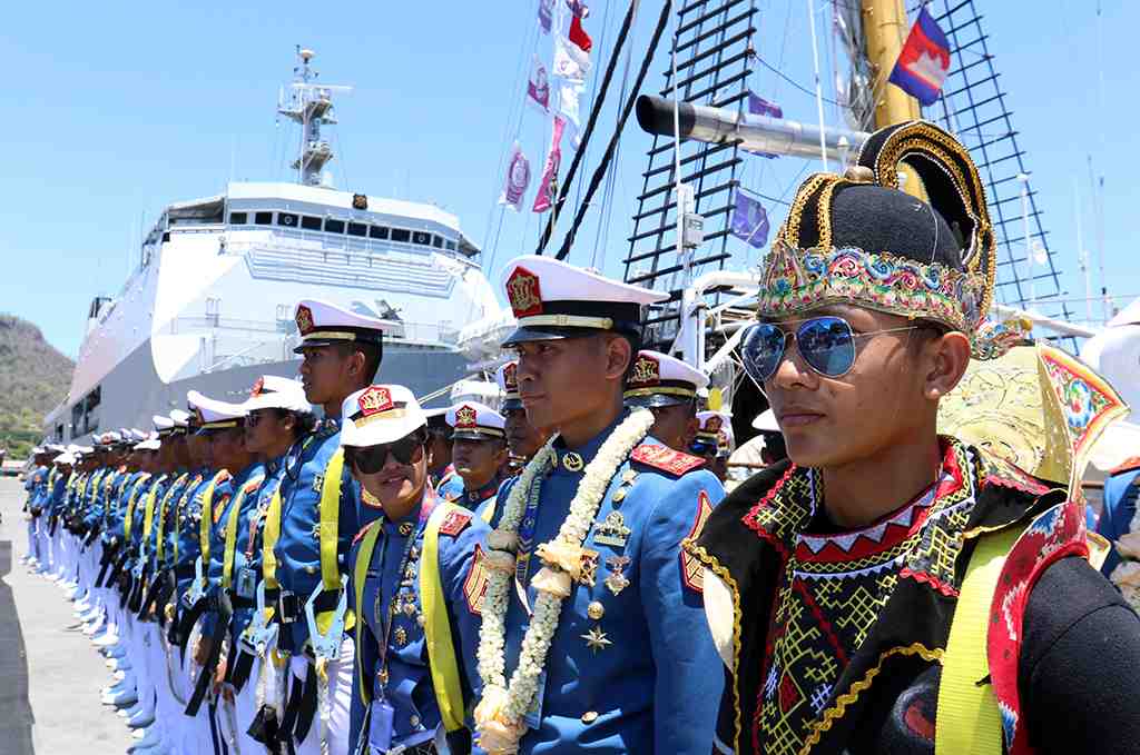 KEDATANGAN AKADEMI ANGKATAN LAUT DI BANYUWANGI