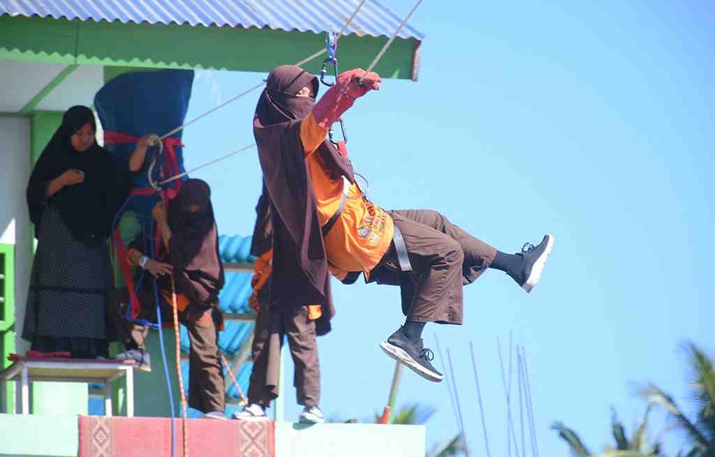 ATRAKSI FLYING FOX