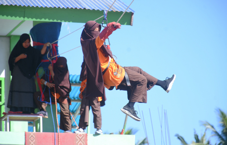 ATRAKSI FLYING FOX