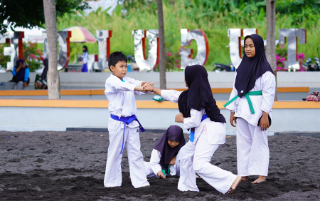 BERLATIH KARATE