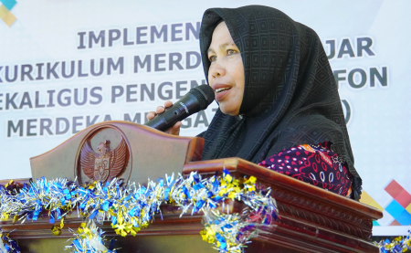 MENDIDIK ANAK-ANAK EMAS PENERUS BANGSA