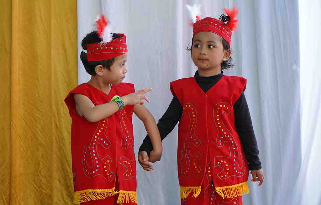 BUSANA ADAT BATAK TOBA