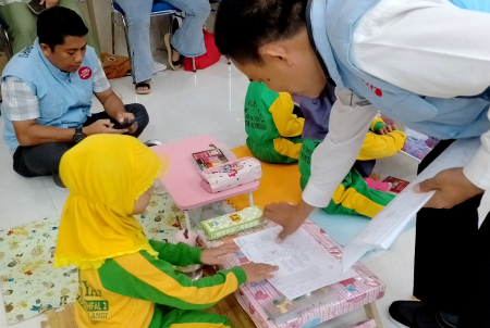 BAGIKAN KERTAS MEWARNAI