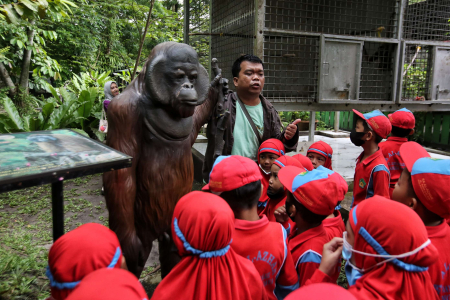 EDUKASI ORANGUTAN KEPADA PELAJAR  