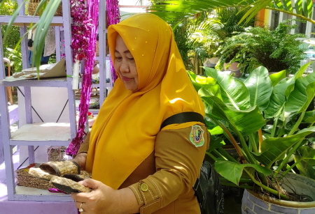 BELI SANDAL ECENG GONDOK