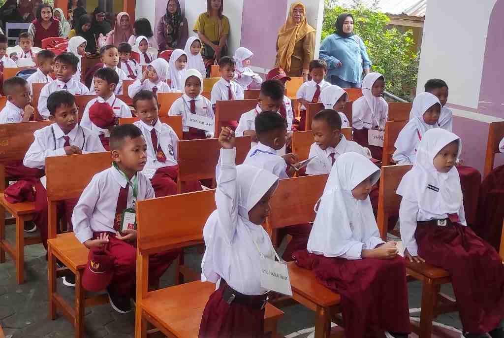 BERANI MEMPERKENALKAN DIRI