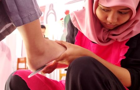 BERSIHKAN TUMIT