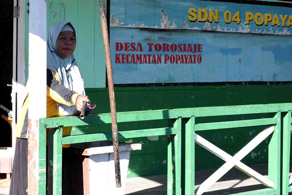 BUNYIKAN BEL SEKOLAH