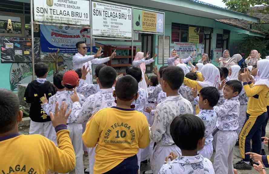SENAM JARI BERSAMA ANAK
