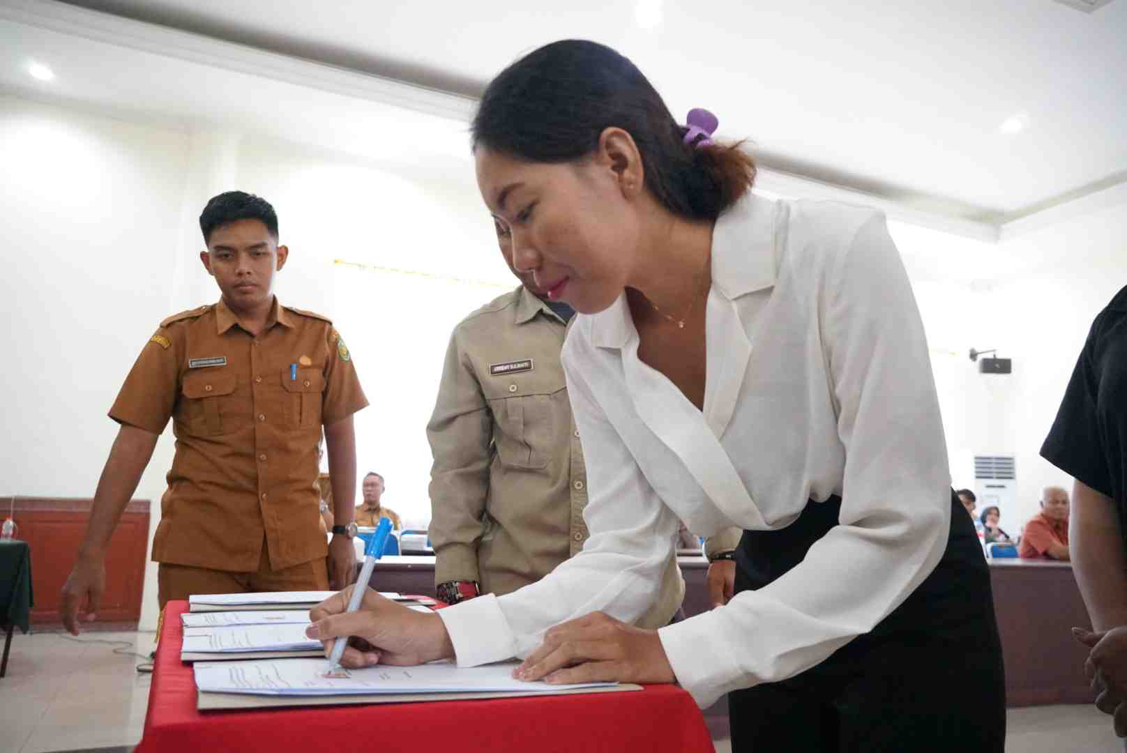 PENANDATANGANAN PERJANJIAN BEASISWA POLIFURNEKA